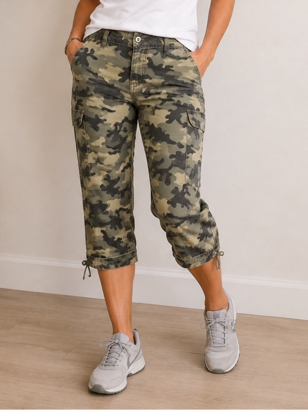 Rewind Cargo Capri’s Size 17 Camouflage Olive & Dark Green Drawstring Hem